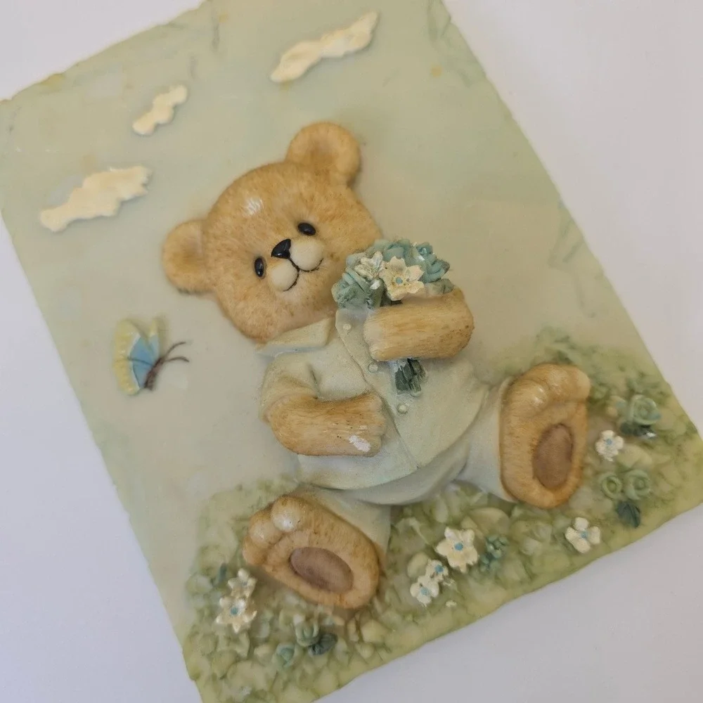 VTG SHIAH YIH Teddy Bear Wall Plaque 3D Resin Nursery Decor Blue White Flower‎